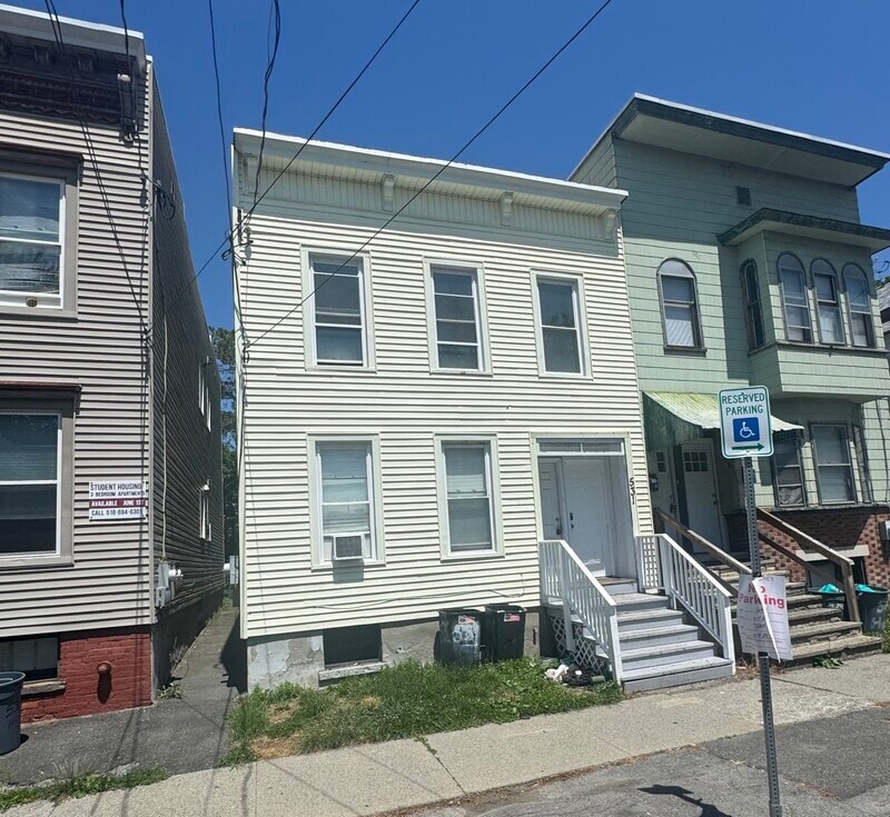 Primary Photo - 531 Hamilton St