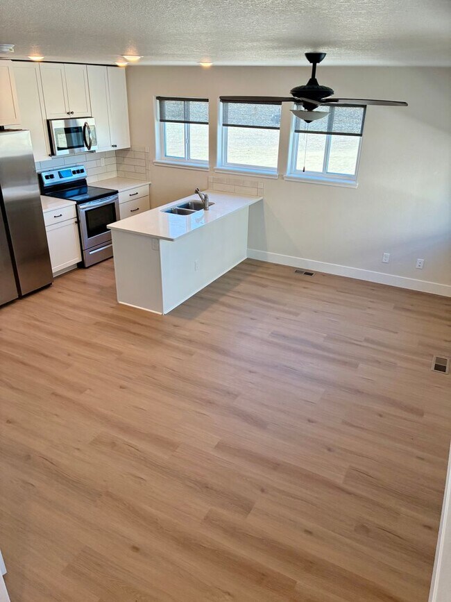 Foto del edificio - 2837 Urban Pl