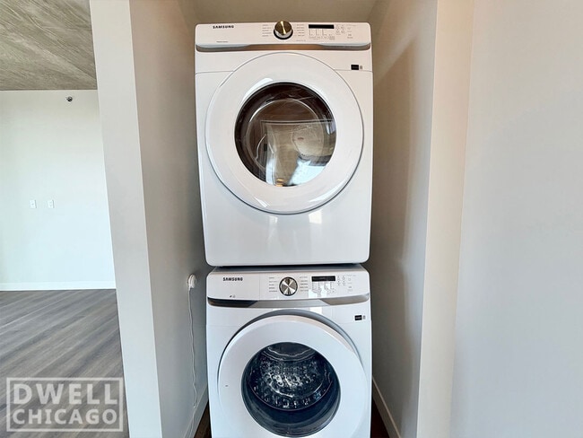 Building Photo - 327 N Aberdeen St