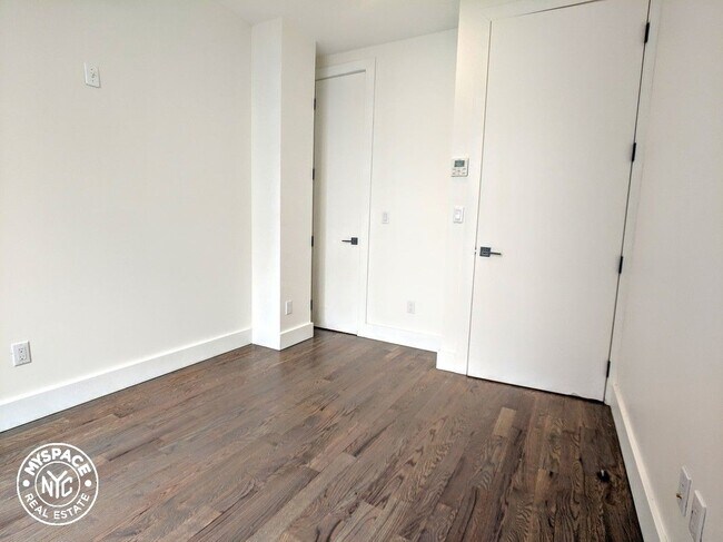 Foto del edificio - 171 Linden Blvd