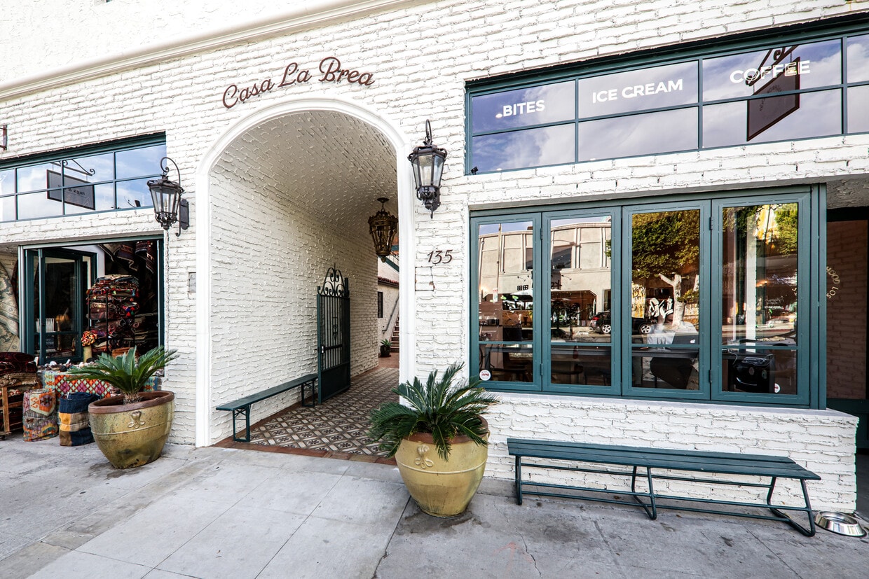 Primary Photo - 131 S La Brea Ave