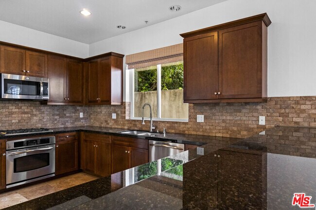 Foto del edificio - 11851 Laurelwood Dr