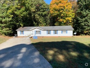 Building Photo - 112 Bee Tree Ln