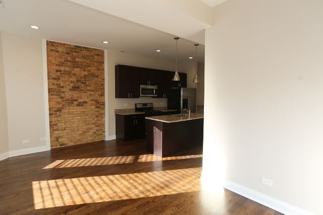 Foto del edificio - 1218 W Diversey Pkwy