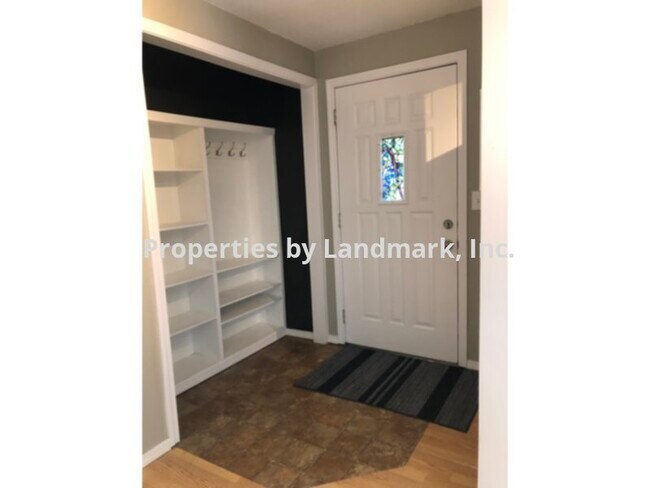 Building Photo - 322 N Solmar Dr