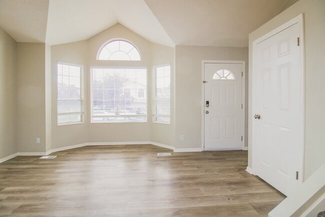 Building Photo - 6129 Crystal River Dr