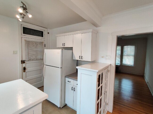 Building Photo - 4017 W Berteau Ave