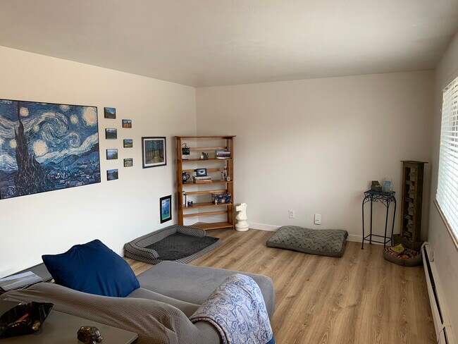 Foto del edificio - 1246 Frontier Dr