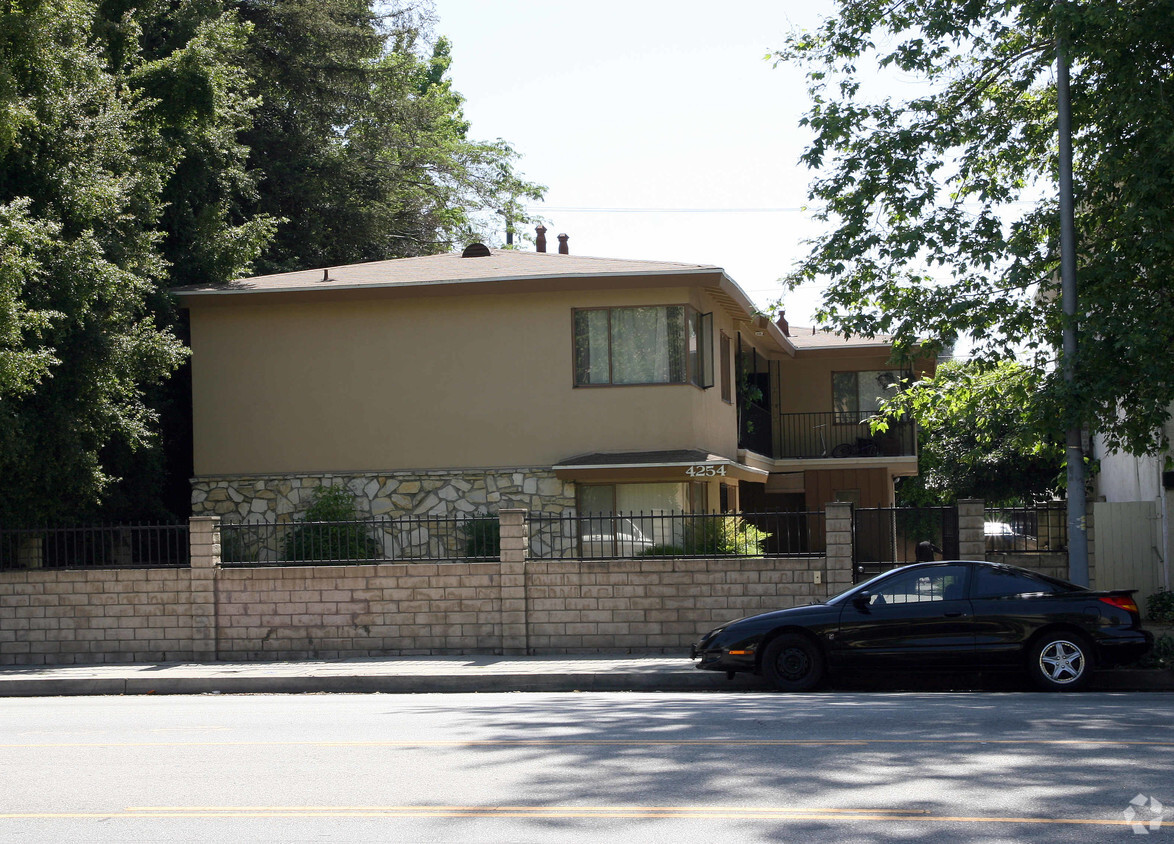 Foto del edificio - 4254 Laurel Canyon Blvd