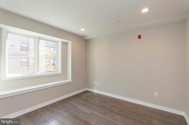 Foto del edificio - 1709 Bainbridge St