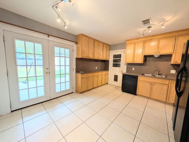 Foto del edificio - 3 Bed 2 Bath Move In Ready!