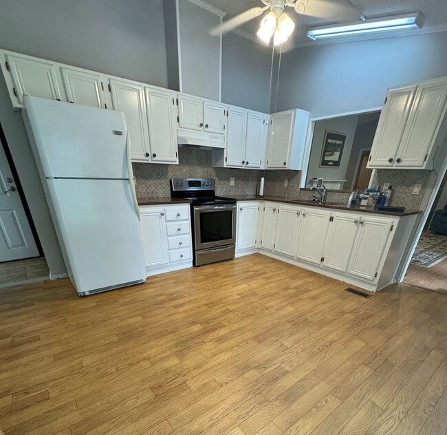 Building Photo - Cozy, 3-Bedroom Home, 2-Bathroom Home