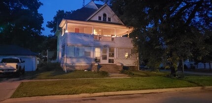 Building Photo - 402 Denver St