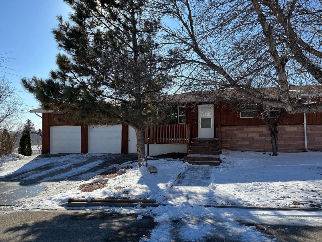 910 N 23rd St, Bismarck, ND 58501 House Rental in Bismarck, ND