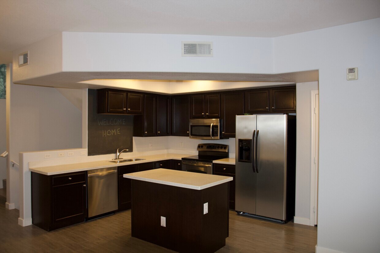Foto principal - 240 W Juniper Ave