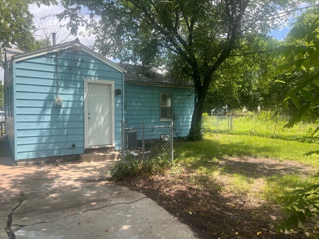 Foto del edificio - Charming 2 Bedroom 1 Bath located Northeast Wichita, Near WSU and I-35- Move-In Ready