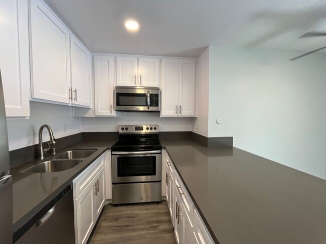 Interior Photo - 2039 North Las Palmas Ave