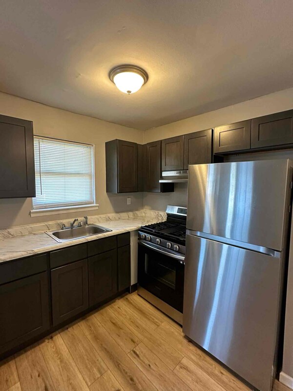 Foto principal - 135 Rockwell Ave