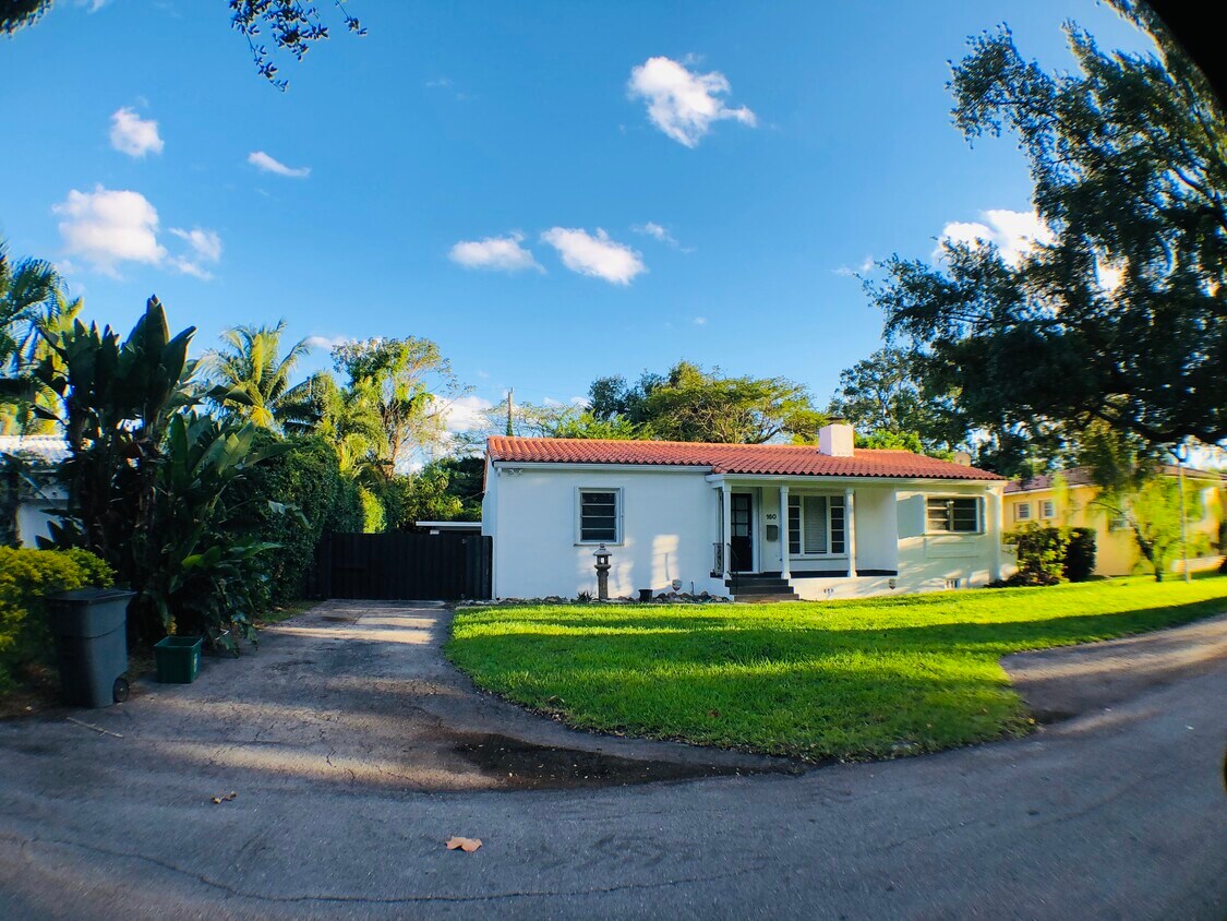 Front - 160 NW 101st St