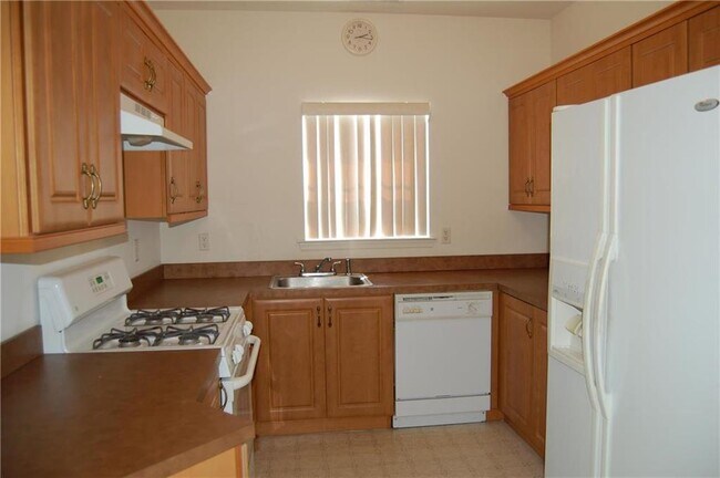 Building Photo - 731 Eden Terrace