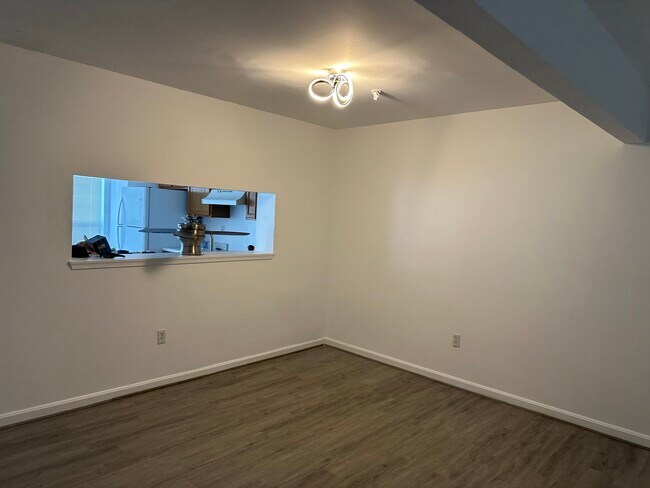 Foto del edificio - 6113 Lands End Ct