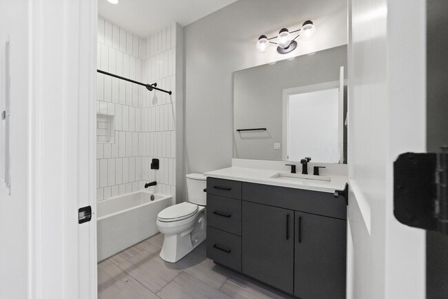 Foto del edificio - 1051 W Cornelia Ave