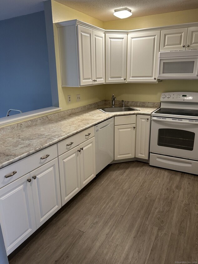Foto principal - 87 Wellington Dr