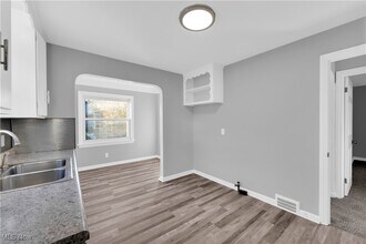 Building Photo - 3424 Fortune Ave