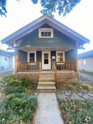 Building Photo - 810 W 77th St