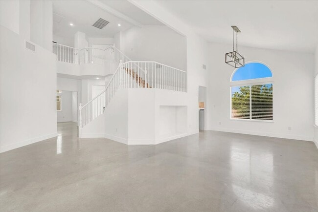 Building Photo - 10650 Robin Hill Ave