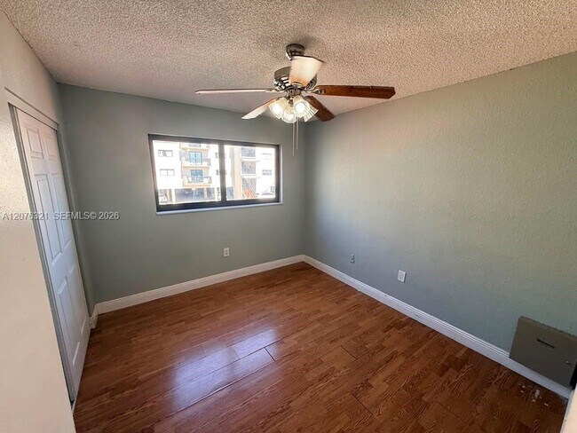 Foto del edificio - 6950 W 6th Ave