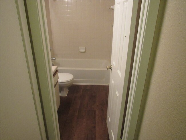 Foto del edificio - 2129 Andover Dr