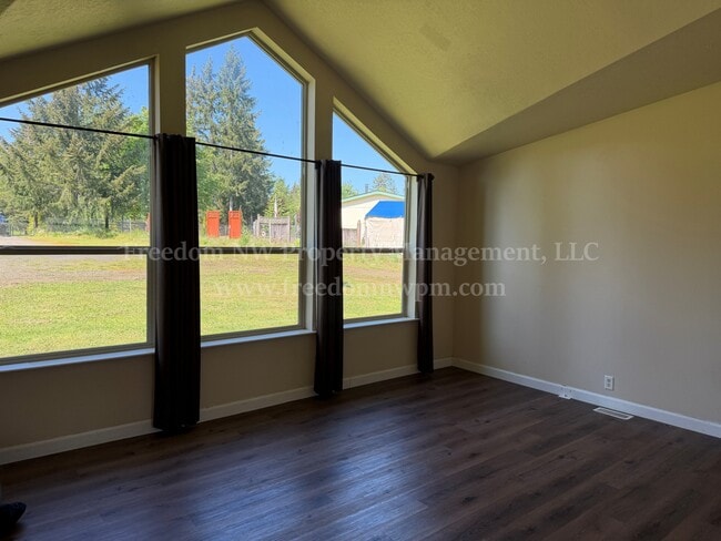Foto del edificio - 1411 SE Fireweed Rd