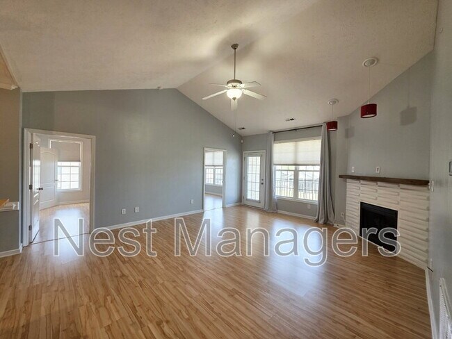 Foto del edificio - 1324 Kershaw Loop