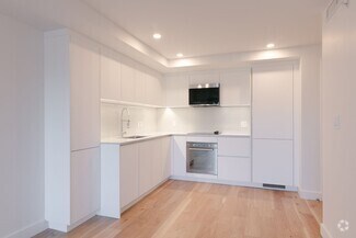Building Photo - 3460 Rue Peel