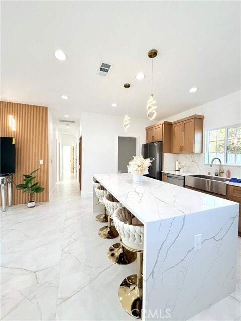 Foto del edificio - 604 S Vicki Ln