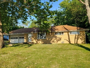 Building Photo - 1425 S Fairview Ave