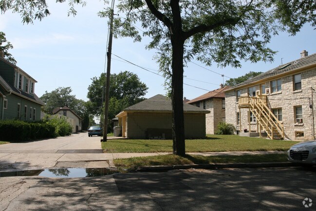 Building Photo - 2605 W Capitol Dr