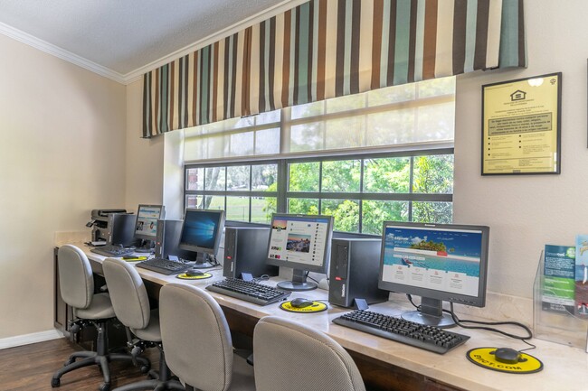 Centro de negocios - Richey Woods Senior Living