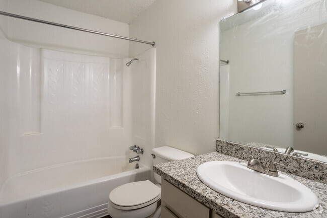 1BR, 1BA - 595SF - Ashford Costa Azure