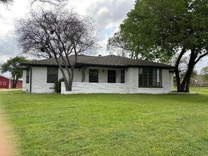 Building Photo - 1540 Brumlow Ave