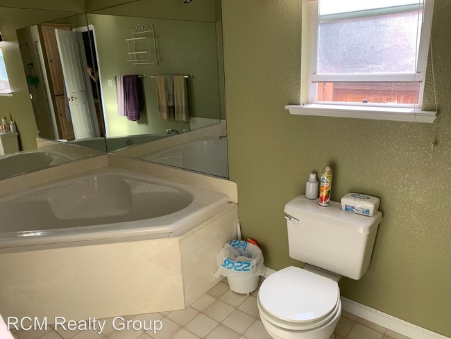 Building Photo - 3 br, 2 bath House - 1198 Genoa Ln