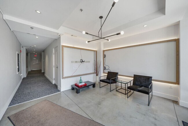 Foto del edificio - Unique // 2 Bedroom and 2 Bathroom Condo//...