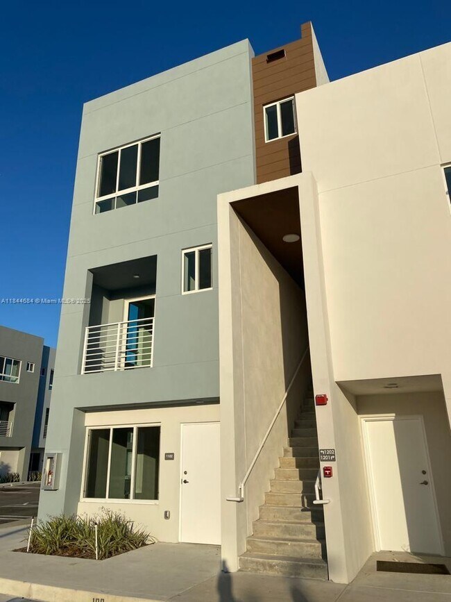Foto del edificio - 2561 NE 193rd St