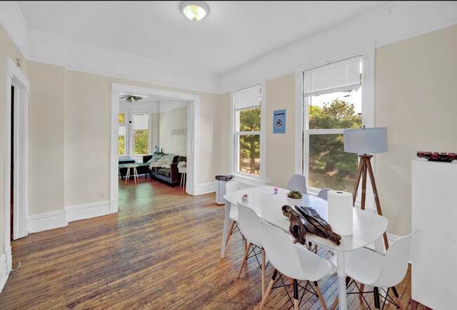 Foto del edificio - 2142 Maple Ave