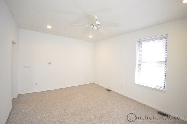 Living room/bedroom - 321 E Livingston Ave