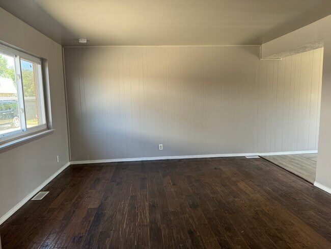 Building Photo - 506 Bellarmine Dr W