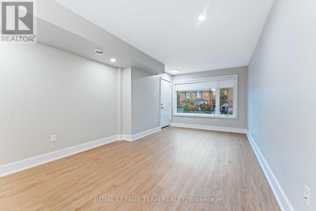 Photo du bâtiment - 119 Springfield Rd