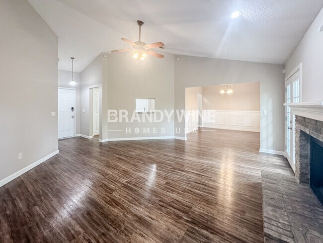 Foto del edificio - 3847 English Colony Dr N