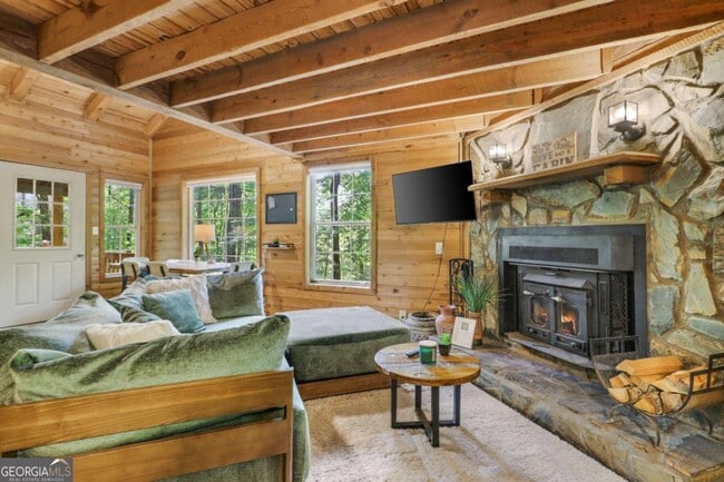 Foto del edificio - 166 Nantahala Pass Rd